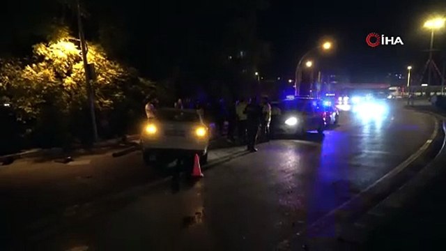 İki aracın karıştığı kazada ortalık savaş alanına döndü: 2 yaralı