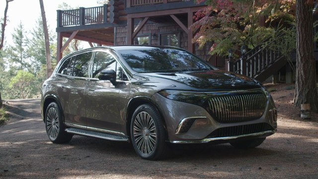 Mercedes-Maybach EQS 680 SUV Exterior Design in Velvet Brown