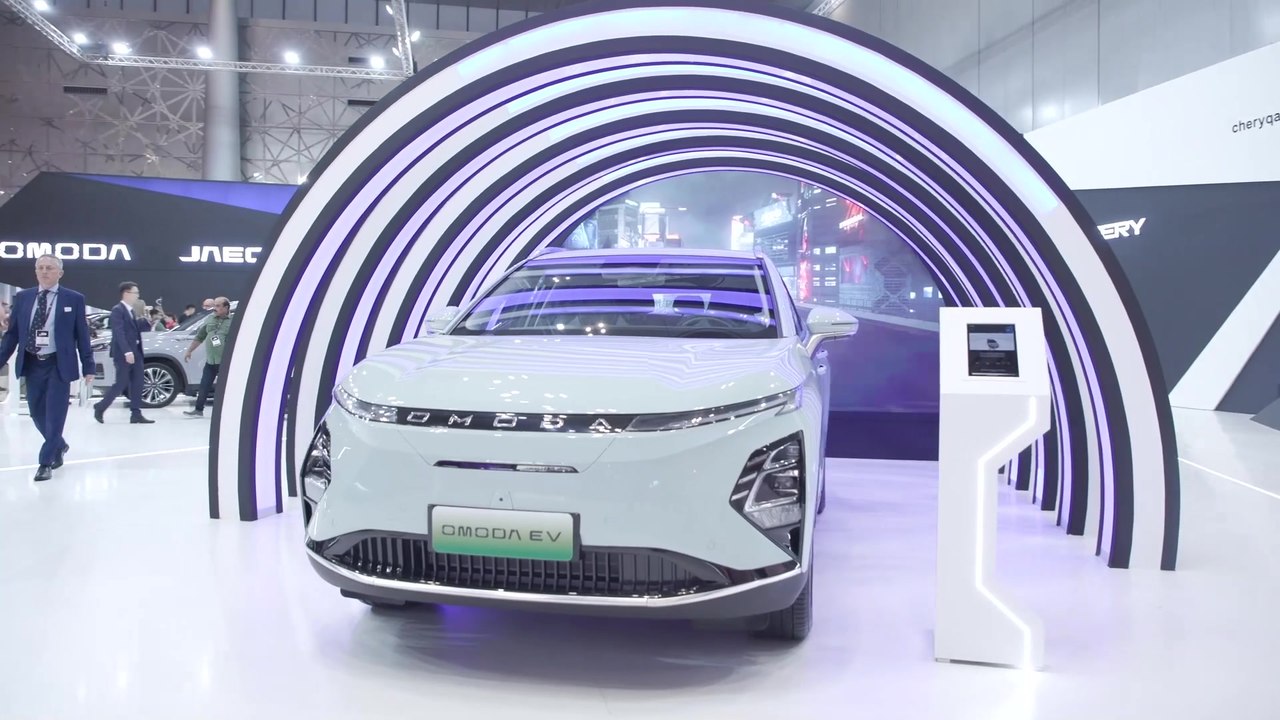 Mercedes-Benz - Das Technologiezentrum für Fahrzeugsicherheit gehört zu den modernsten der Welt