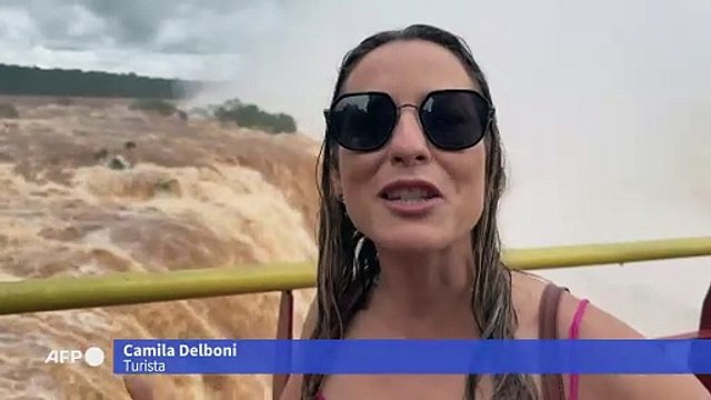 Inusual espectáculo en Cataratas del Iguazú maravilla a turistas