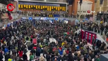 Londra’da tren istasyonunda Gazze’de ateşkes için oturma eylemi
