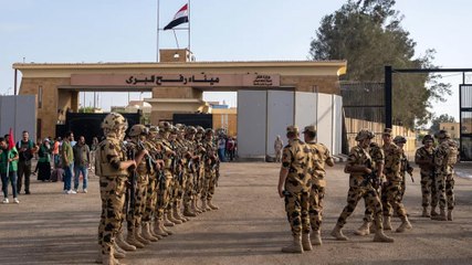 مئات الأجانب يخرجون من غزة إلى مصر.. وهذه التفاصيل
