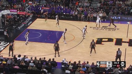 Durant shoots over Wembanyama... twice!