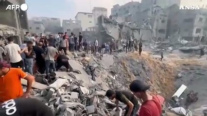Bombe sui campi profughi a Gaza, "decine di morti"