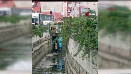 Bağcılar’da dere yatağında parmaklıklara asılı ceset bulundu