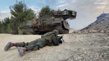 شاهد: مدرعات ودبابات إسرائيلية تحتشد بالقرب من الحدود اللبنانية