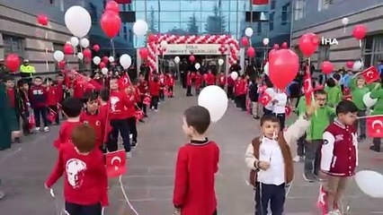 Скачать видео: Bolu Emniyet Müdürlüğü Çocuklara Oyuncak Polis Araçları Dağıttı