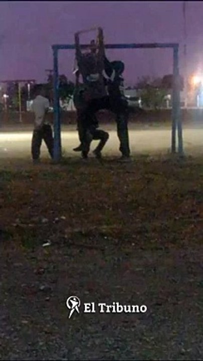 Rosario de Lerma: niños y adolescentes destruyren los juegos en una plaza
