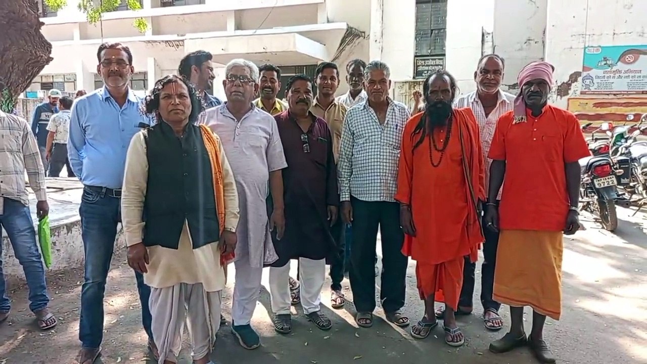 Video Story- कंकाली मंदिर ट्रस्ट की भूमि पर कब्जा, मंदिर बंद कर कलेक्ट्रेट पहुंचे सदस्य व पुजारी