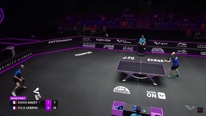 Echange exceptionnel entre 2 pongistes français Félix Lebrun et Simon Gauzy