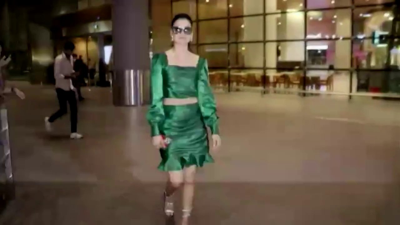 Hot Actress Urvasi Rautela Returns Mumbai from Shooting