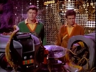 Perdidos en el espacio Temporada 2 capitulo 13 Despojos De Un Robot