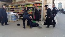 İsrail polisi Netanyahu karşıtı Yahudilere saldırdı
