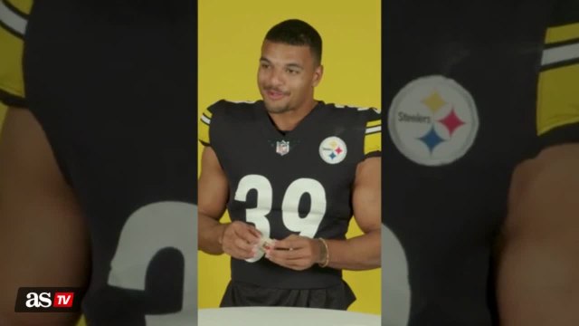 Steelers players try Mexican candy for Day of the Dead