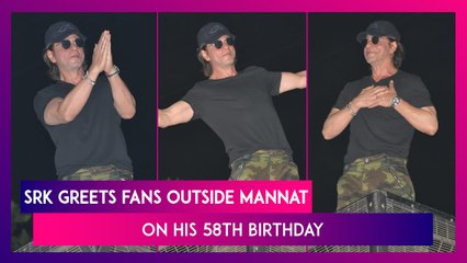 Shah Rukh Khan 58th Birthday: SRK Greets Fans Outside Mannat; Says ‘I Live In A Dream Of Your Love’