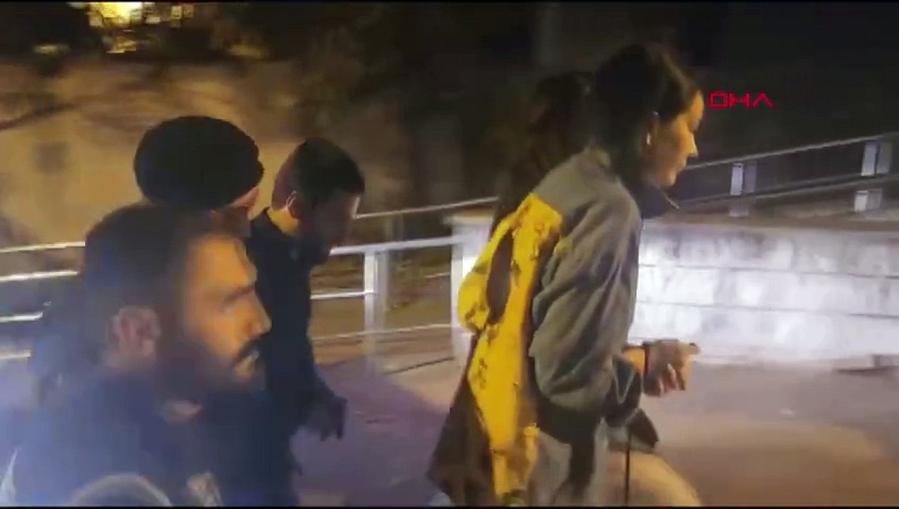 Lors du contrôle de santé, Dilan Polat, détenue, a demandé à la police des vitamines pour sa peau : Cet endroit n'est pas bon pour ma peau.