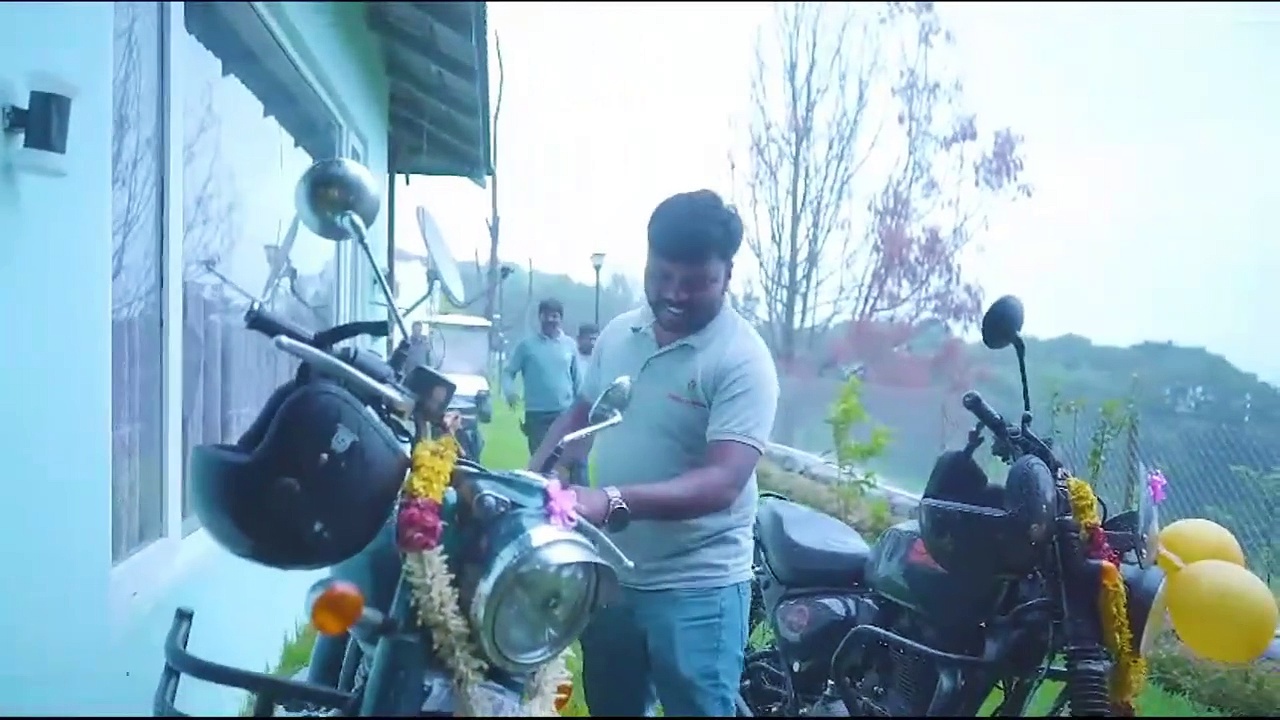 எங்க முதலாளி தங்க முதலாளி.. ஊழியர்களுக்கு தீபாவளி போனஸாக புல்லட் பைக் வழங்கிய உரிமையாளர்..