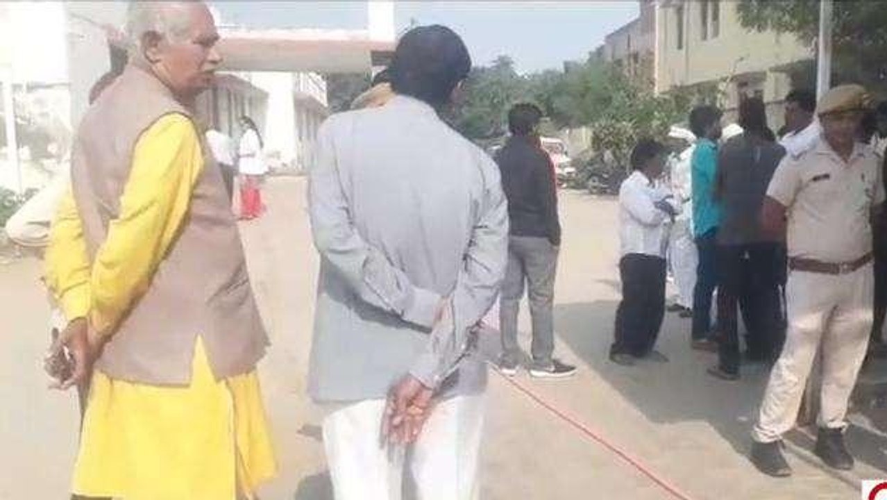 झुंझुनू: होटल संचालक ने पंखे पर लटक कर की आत्महत्या, पास में छोड़ा ये सुसाइड नोट !
