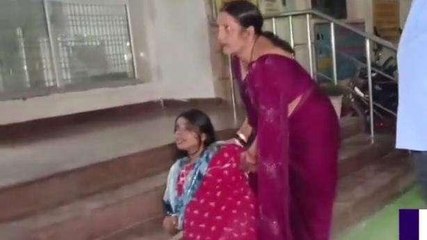 महराजगंज: देखिए सीएमओ साहब! अस्पताल के सीढ़ियों पर दर्द से कराहती प्रसव पीड़िता, फिर...