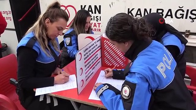 Van İl Emniyet Müdürlüğü ekiplerinden kan bağışı