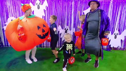 Diana and Roma Halloween Candy Haul Stories
