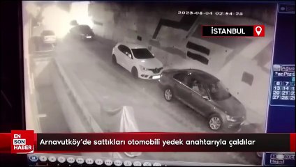 Arnavutköy’de sattıkları otomobili yedek anahtarıyla çaldılar