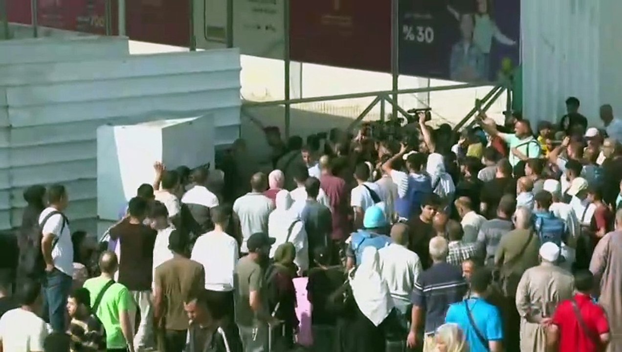 Erste Ausländer verlassen Gazastreifen in Richtung Ägypten