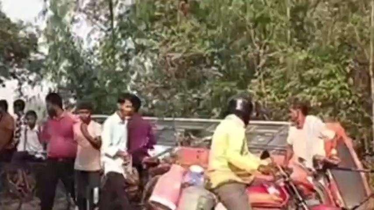 जौनपुर में टला बड़ा हादसा, पलटी जब रोडवेज बस, जाने फिर क्या हुआ