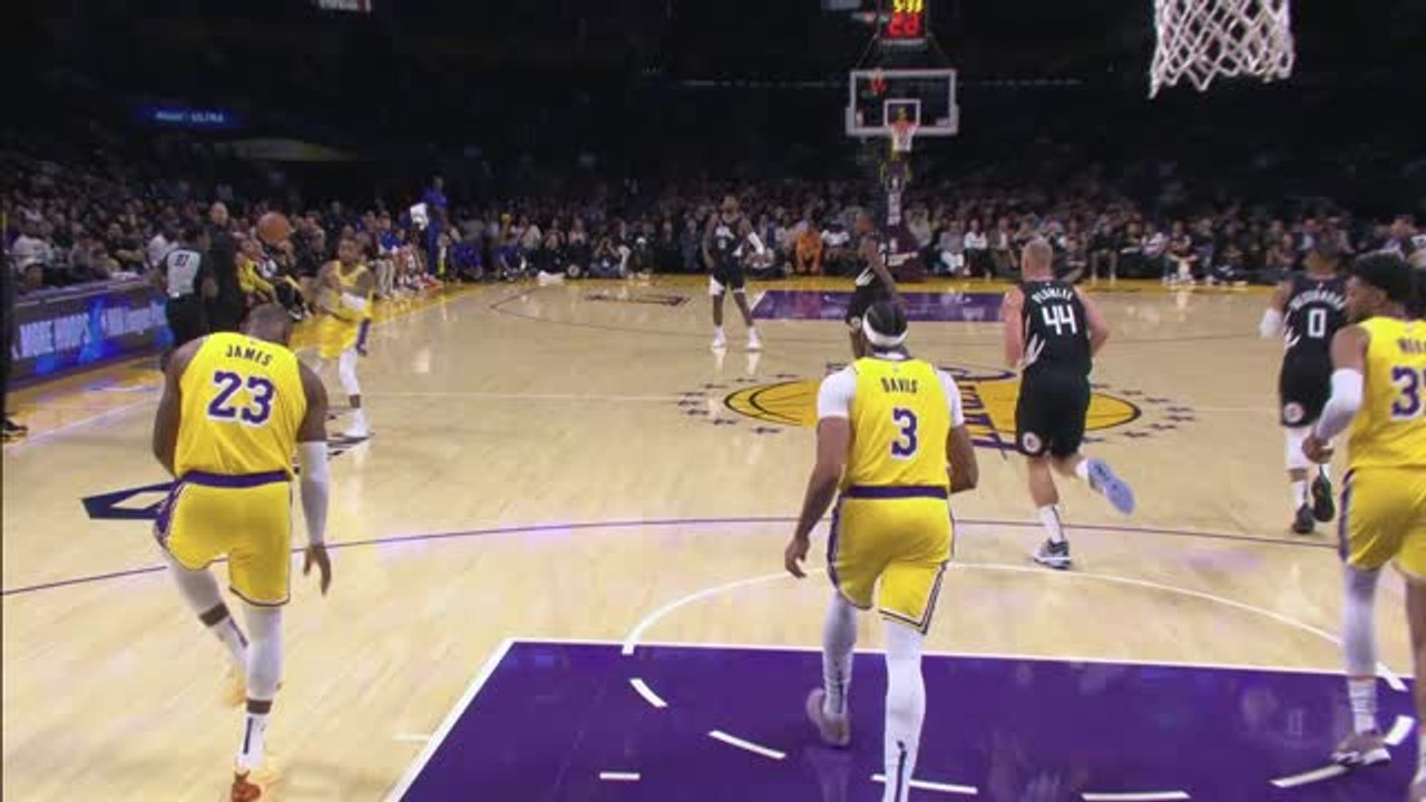 LeBron loses shoe...and then makes huge slam