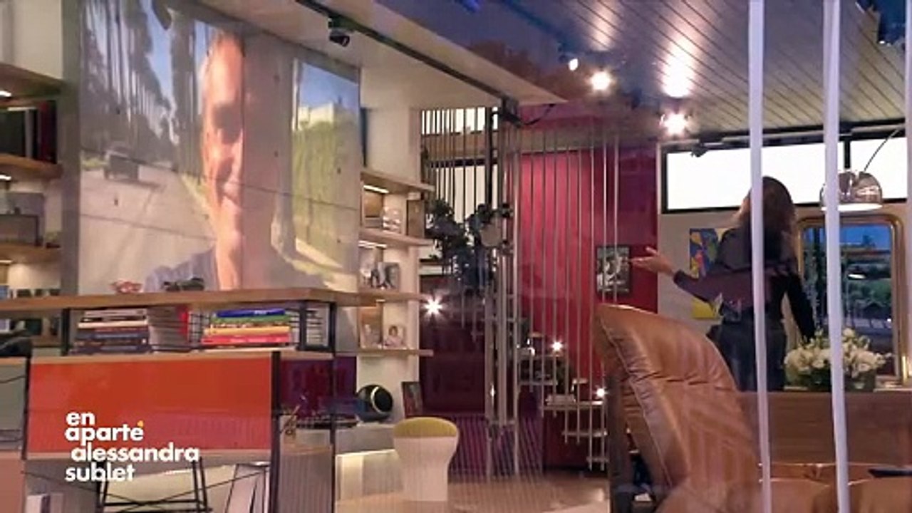 Alessandra Sublet fait une tendre déclaration d'amour à son ex-mari Clément Miserez, également père de ses deux enfants, sur le plateau de l'émission "En aparté" sur Canal+.