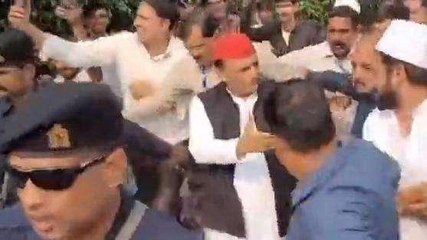 शादी समारोह में पहुंचे अखिलेश यादव ने देवबंद की शान में पढ़े कसीदे, जरा देखिए