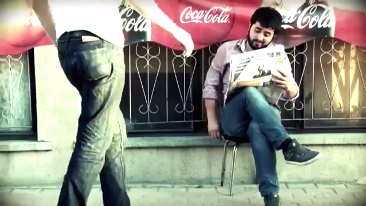 Sosyal medyada hızla yayılıyor! "Müslüman adam Coco Cola içer"