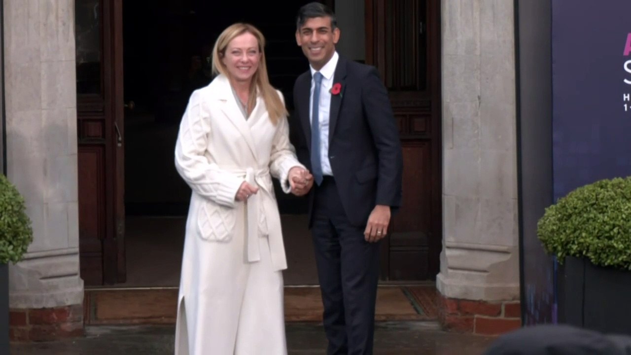 Rishi Sunak warmly greets Giorgia Meloni at AI summit