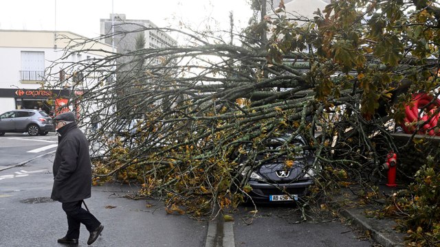 Al menos tres personas murieron tras el paso de la tormenta Ciarán en Francia