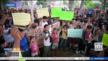 Migrantes rezan para que el titular del INM les otorgue documentos