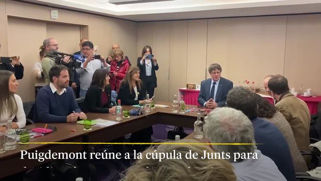 Puigdemont reúne a la cúpula de Junts para decidir sobre un acuerdo con el PSOE
