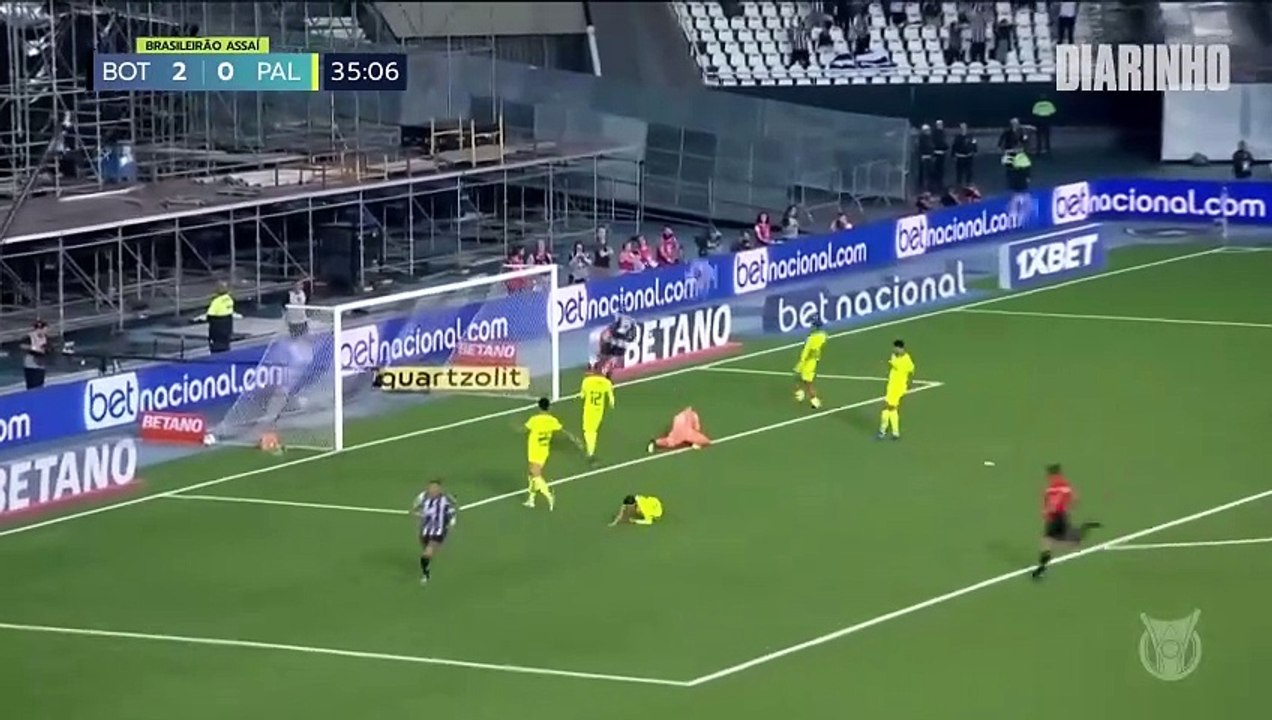 Palmeiras sai perdendo por 3 a 0, vira contra o Botafogo e encosta no líder