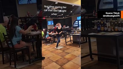 Tyttö lumoaa internetin reaktiollaan ensimmäisen autonsa saamiseen: "Se on niin ruma, että rakastin sitä!"