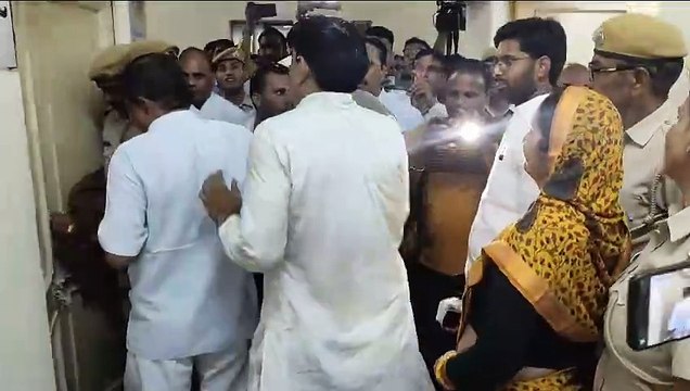 दौड़ते हुए पहुंचे मुरारीलाल, देरी के कारण दूसरा नामांकन नहीं कर सके