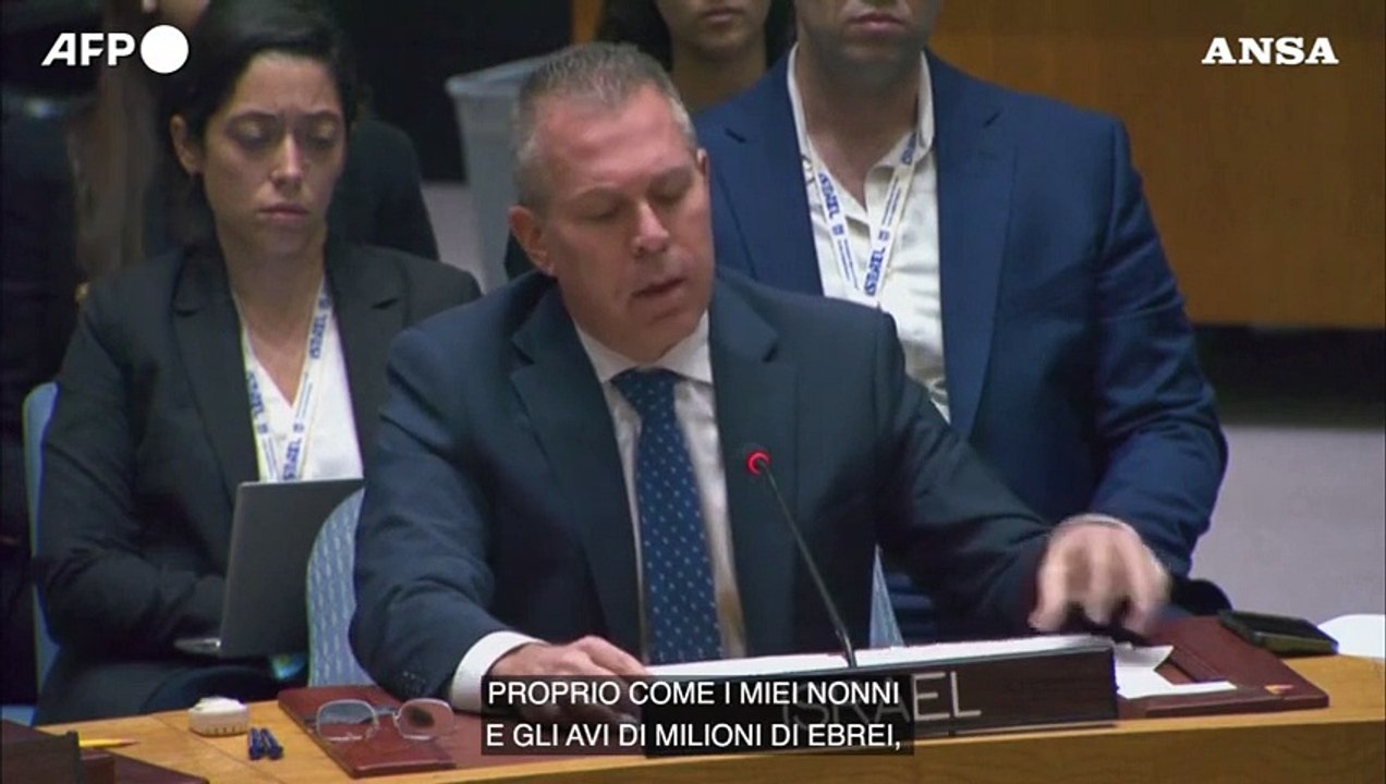 Medio Oriente, l'ambasciatore israeliano all'Onu si appunta la stella gialla