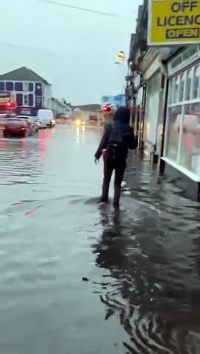 Storm Ciarán: Video shows major flooding on Worthing road