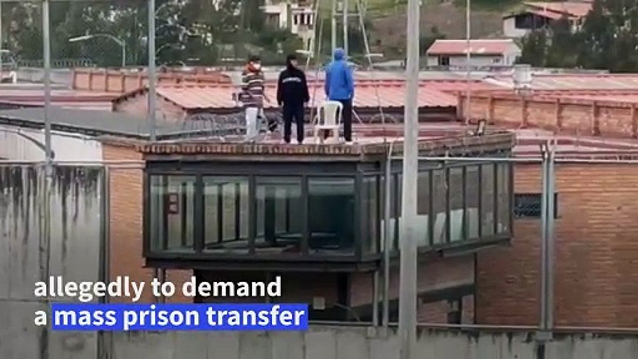 Ecuador prisoners protest on rooftop