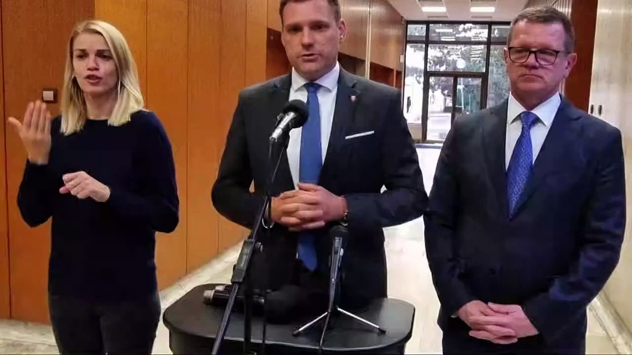 ZÁZNAM: Kmec: Na obnovu domov poškodených krupobitím a zemetrasením pôjde 15 miliónov eur