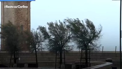 Maltempo: il video del mare agitato e sferzato dal vento a Caorle