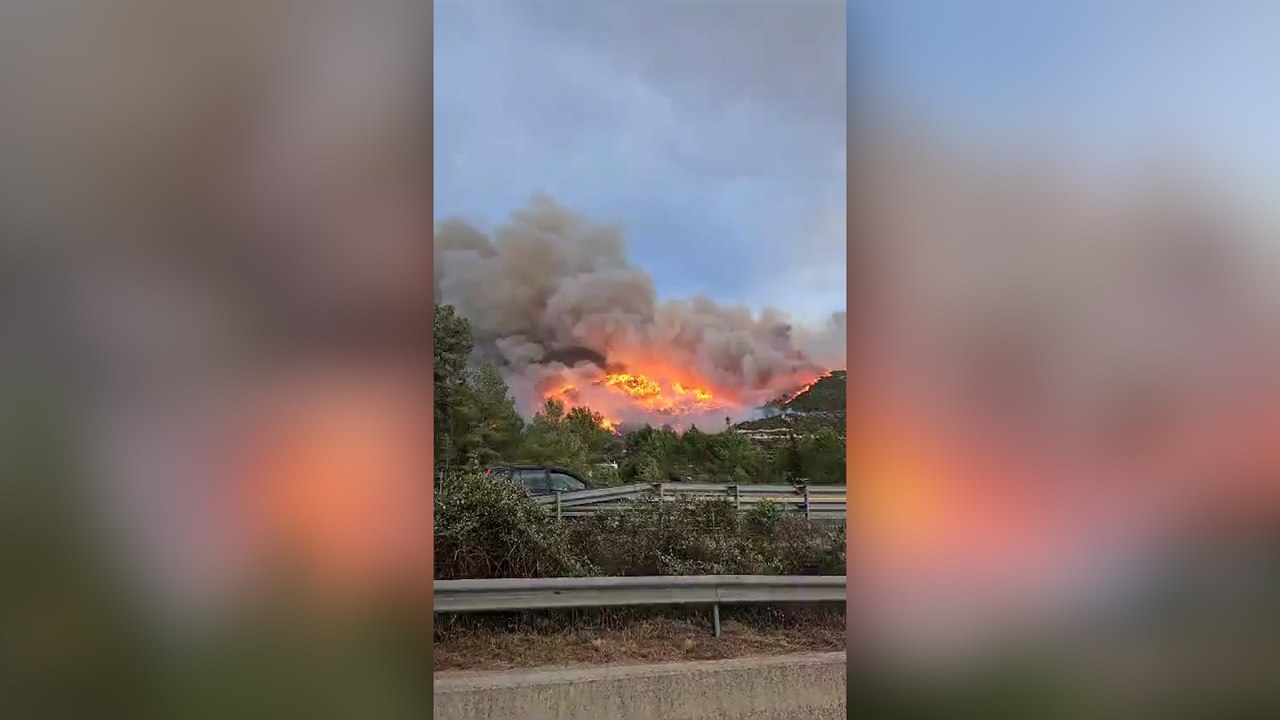Un incendio obliga a evacuar a los vecinos de la localidad valenciana de Terrateig
