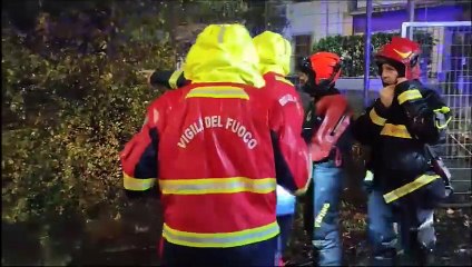 Prato, allagato un sottopasso per il maltempo: vigili del fuoco alla ricerca di eventuali dispersi / Video
