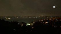 İstanbul’da çakan şimşekler, Ümraniye ilçesinde gökyüzünü aydınlattı