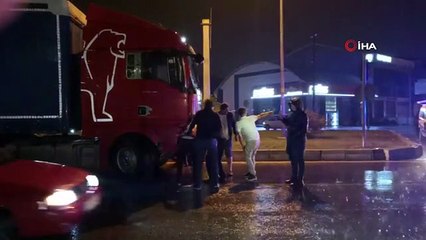 Bolu'da trafik kazası: Tır minibüse çarptı