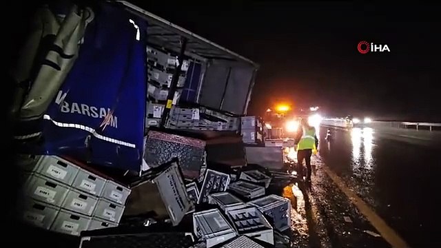 Anadolu Otoyolu Sakarya geçişinde tır kaza yaptı