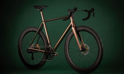 أستون مارتن تكشف عن دراجتها الهوائية الفريدة